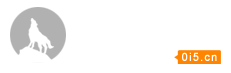 泳池小花竞相绽放满园春
